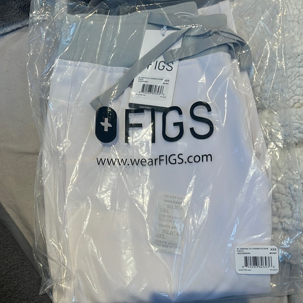 NWT Figs Zamora white scrub pants XXS